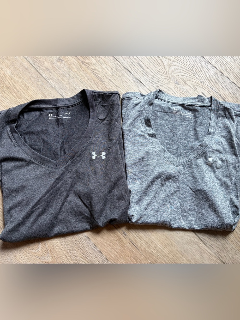 Under Armour HeatGear V-Neck Short Sleeve Tees - Dark Gray & Light Gray Womens L